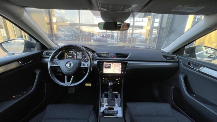 Superb Kombi 2,0TDi Style AHK Navi Sitzhz Canton