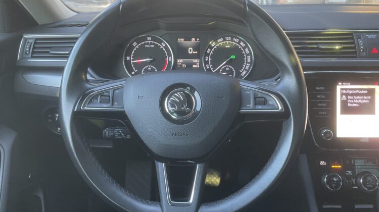 Superb Kombi 2,0TDi Style AHK Navi Sitzhz Canton