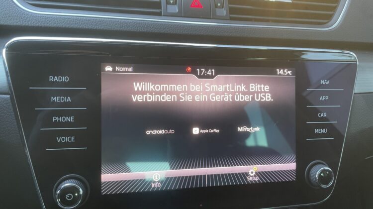 Superb Kombi 2,0TDi Style AHK Navi Sitzhz Canton