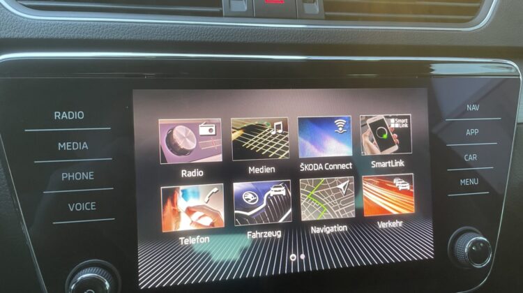 Superb Kombi 2,0TDi Style AHK Navi Sitzhz Canton