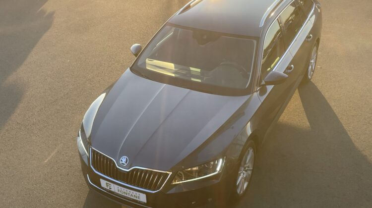 Superb Kombi 2,0TDi Style AHK Navi Sitzhz Canton