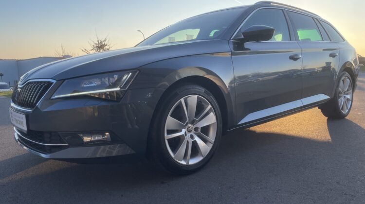 Superb Kombi 2,0TDi Style AHK Navi Sitzhz Canton