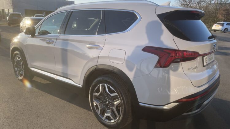 Santa Fe 4WD Hybrid Pano 19″ 7-Sitzer Leder LED