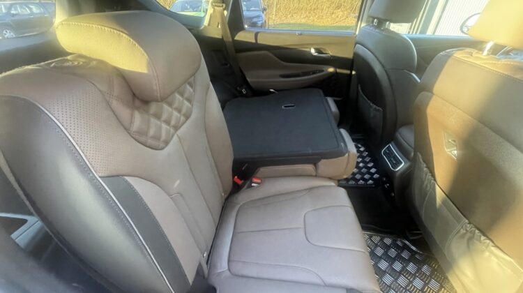Santa Fe 4WD Hybrid Pano 19″ 7-Sitzer Leder LED