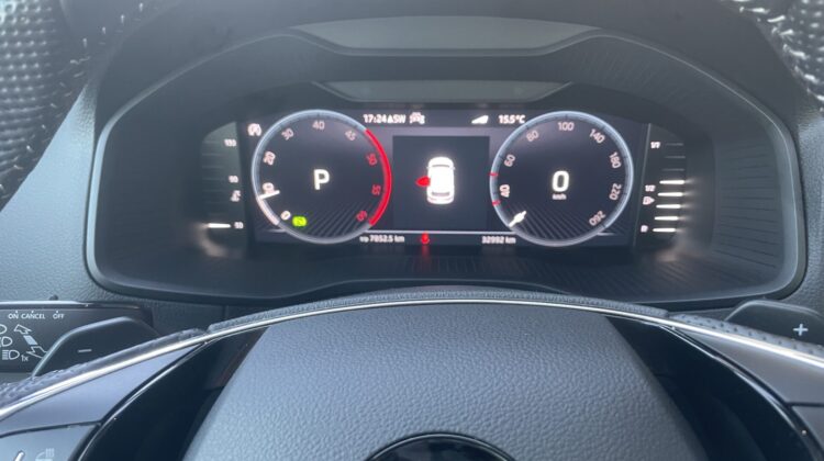 Karoq 2.0TDI DSG 4×4 Sportline AHK Pano 360° ACC