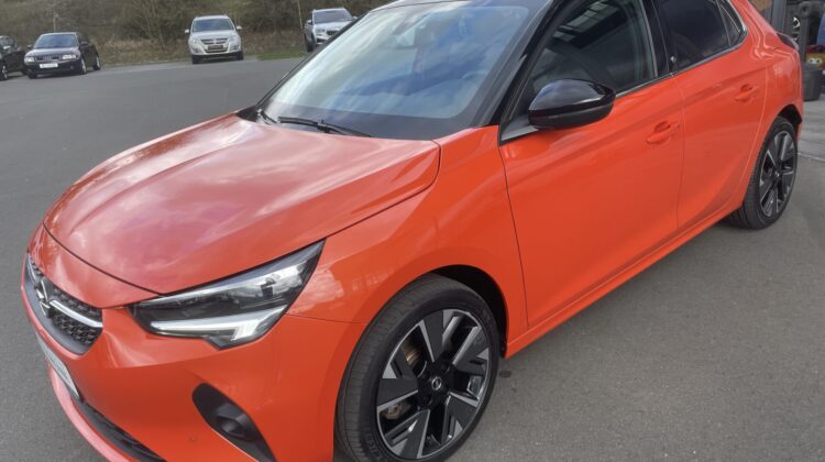 Corsa F e Elegance 5-türig 100KW Navi Carplay