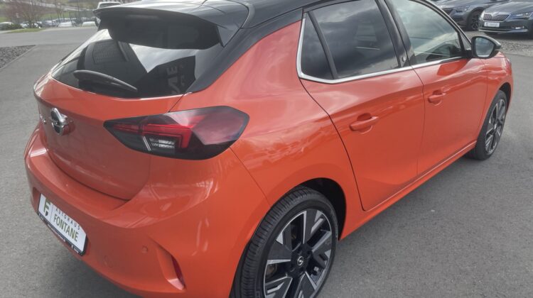 Corsa F e Elegance 5-türig 100KW Navi Carplay
