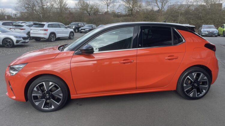 Corsa F e Elegance 5-türig 100KW Navi Carplay