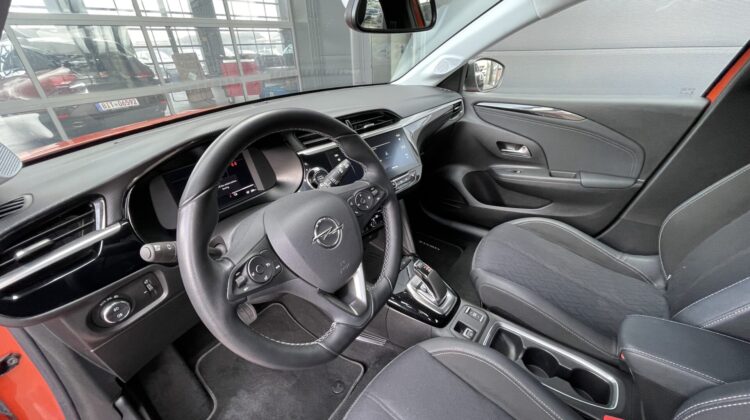 Corsa F e Elegance 5-türig 100KW Navi Carplay