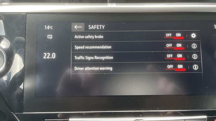 Corsa F e Elegance 5-türig 100KW Navi Carplay