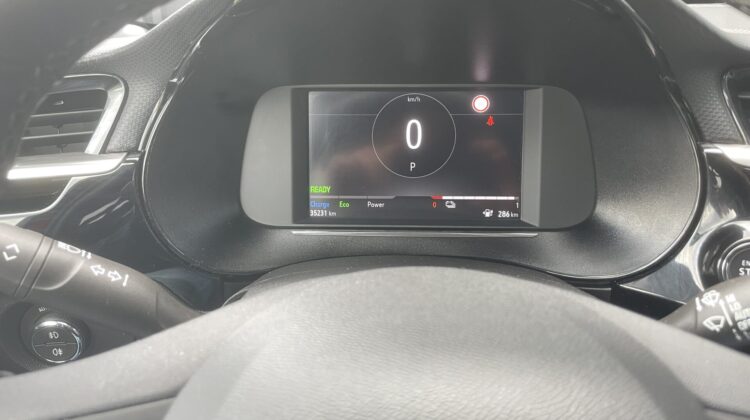 Corsa F e Elegance 5-türig 100KW Navi Carplay
