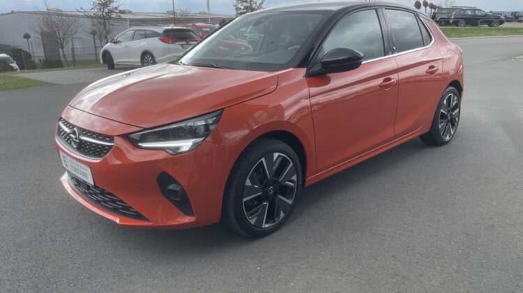 Corsa F e Elegance 5-türig 100KW Navi Carplay