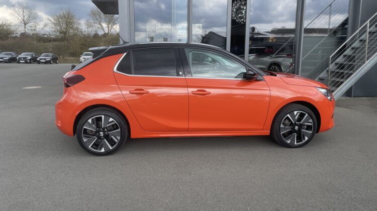 Corsa F e Elegance 5-türig 100KW Navi Carplay