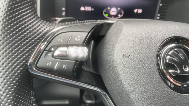 Karoq 1,5TSi DSG Sportline AHK Key Kam el.Heckkl