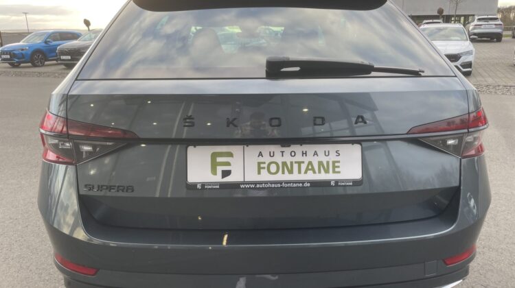 Superb 2,0TDi Kombi Sportline 19″ Matrix Alcant.