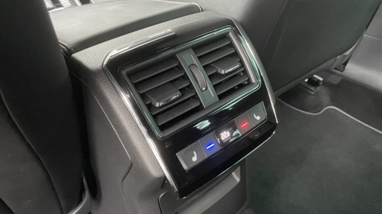 Superb 2,0TDi Kombi Sportline 19″ Matrix Alcant.