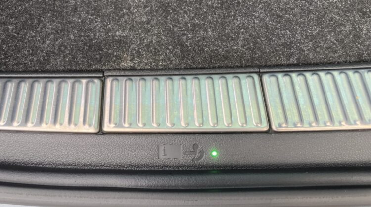 Superb 2,0TDi Kombi Sportline 19″ Matrix Alcant.