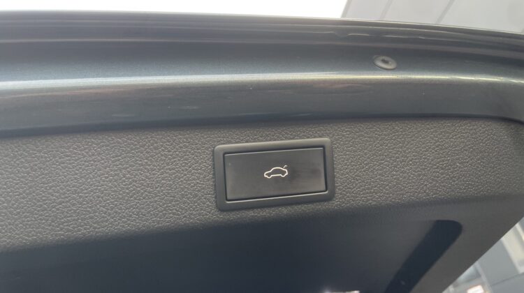 Superb 2,0TDi Kombi Sportline 19″ Matrix Alcant.