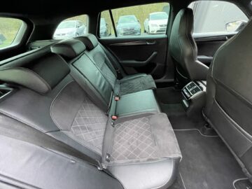 Superb 2,0TDi Kombi Sportline 19″ Matrix Alcant.