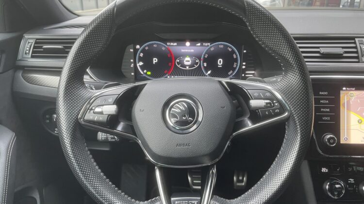 Superb 2,0TDi Kombi Sportline 19″ Matrix Alcant.