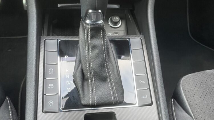 Superb 2,0TDi Kombi Sportline 19″ Matrix Alcant.