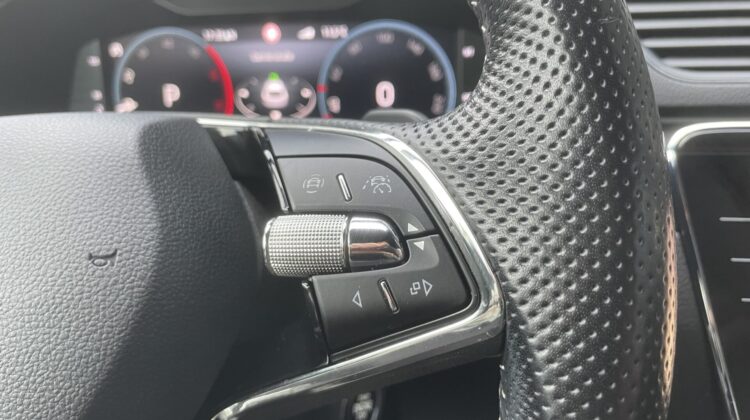 Superb 2,0TDi Kombi Sportline 19″ Matrix Alcant.