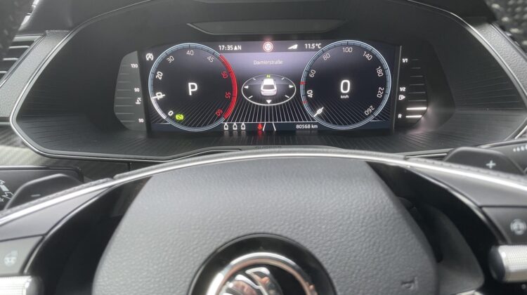 Superb 2,0TDi Kombi Sportline 19″ Matrix Alcant.