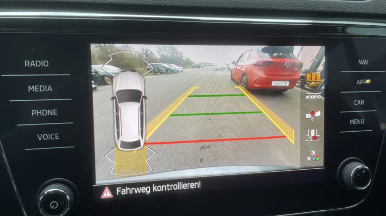 Superb 2,0TDi Kombi Sportline 19″ Matrix Alcant.