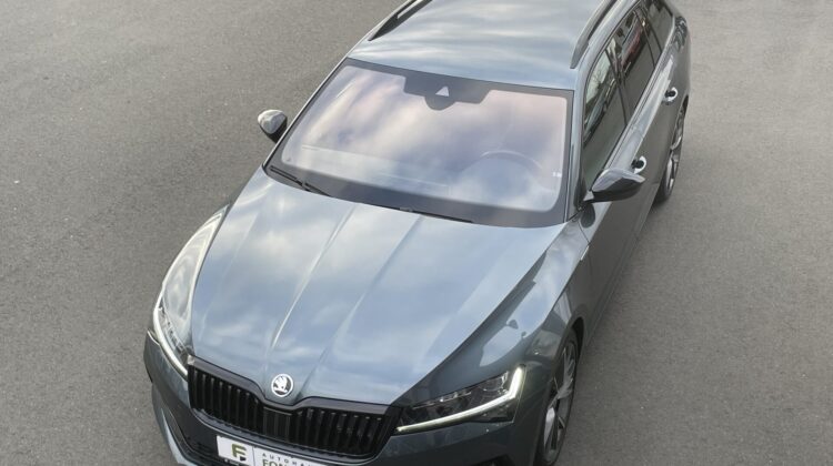 Superb 2,0TDi Kombi Sportline 19″ Matrix Alcant.