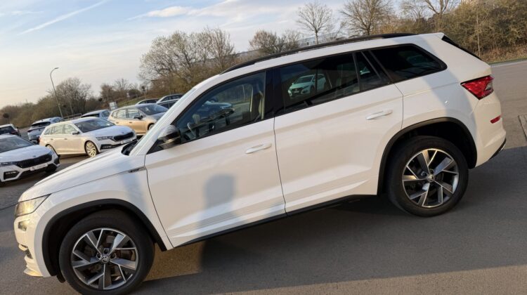 Kodiaq 2,0TDi Sportline 4×4 Pano 19″ AHK DCC ACC