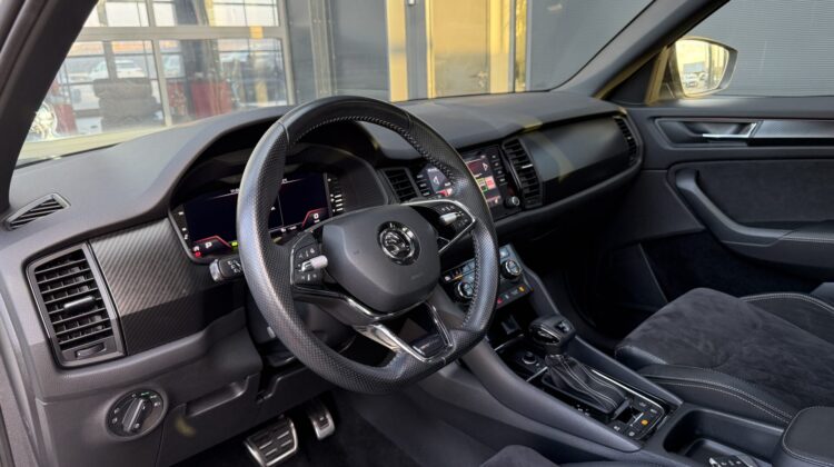 Kodiaq 2,0TDi Sportline 4×4 Pano 19″ AHK DCC ACC