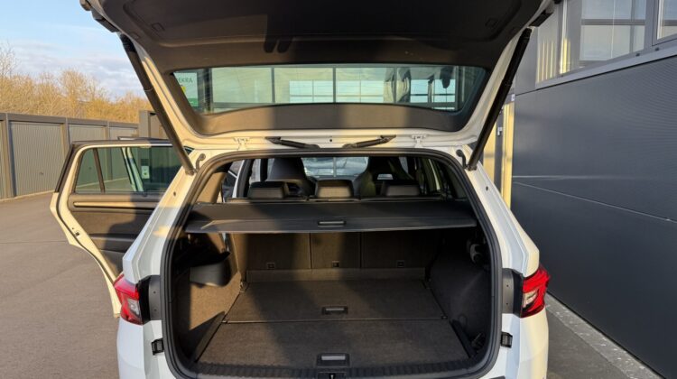 Kodiaq 2,0TDi Sportline 4×4 Pano 19″ AHK DCC ACC