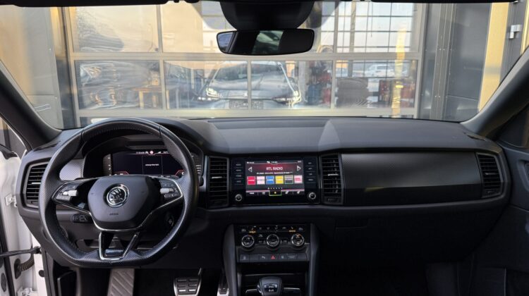 Kodiaq 2,0TDi Sportline 4×4 Pano 19″ AHK DCC ACC