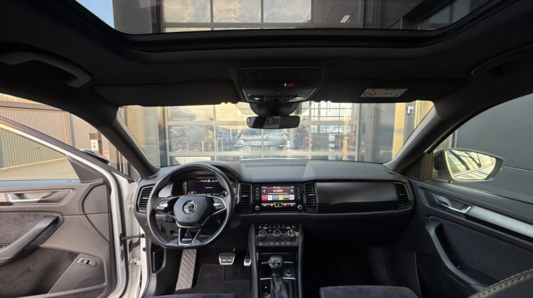 Kodiaq 2,0TDi Sportline 4×4 Pano 19″ AHK DCC ACC