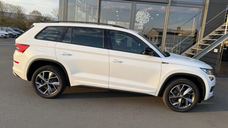 Kodiaq 2,0TDi Sportline 4×4 Pano 19″ AHK DCC ACC