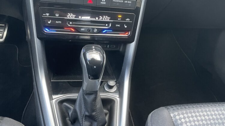 T-Cross Active R Line DSG Kamera Navi Apple Sitzheizung