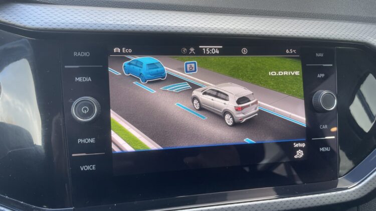 T-Cross Active R Line DSG Kamera Navi Apple Sitzheizung