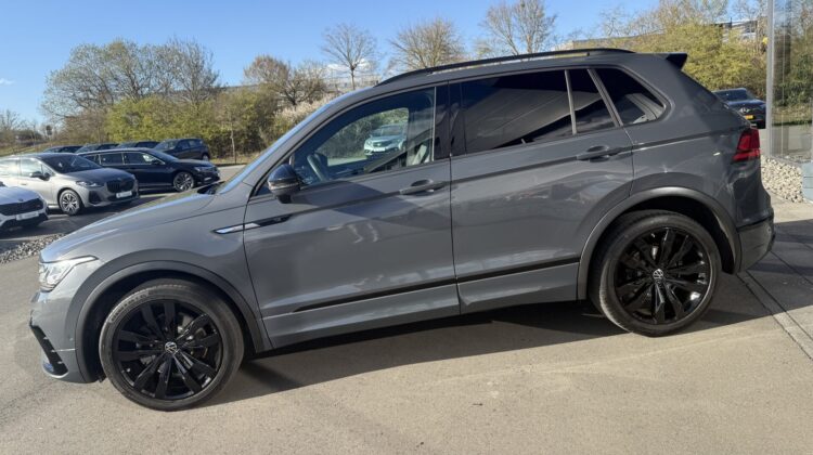 Tiguan 2,0TDi R-Line 4Motion Pano 20″ AHK DCC