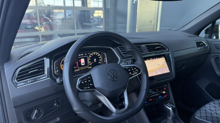 Tiguan 2,0TDi R-Line 4Motion Pano 20″ AHK DCC
