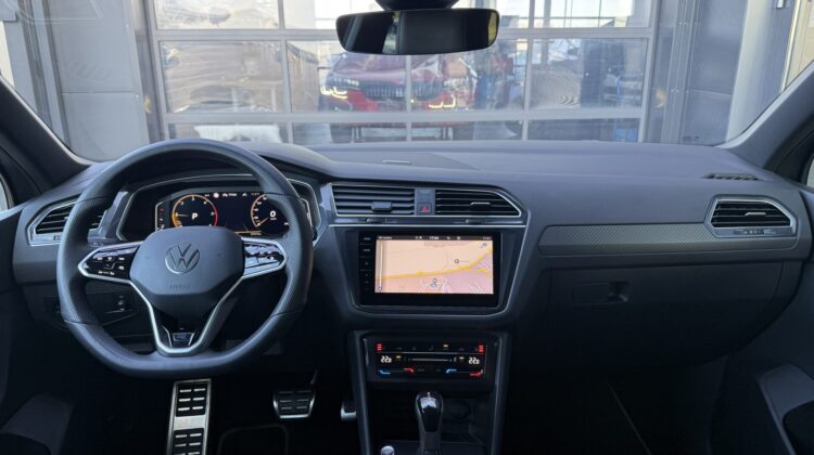 Tiguan 2,0TDi R-Line 4Motion Pano 20″ AHK DCC