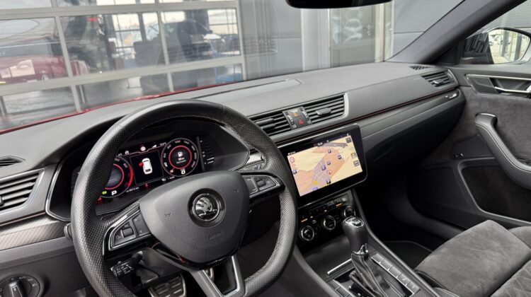 Superb 2.0TSI Sportline 4×4 Pano 19″ AHK Canton