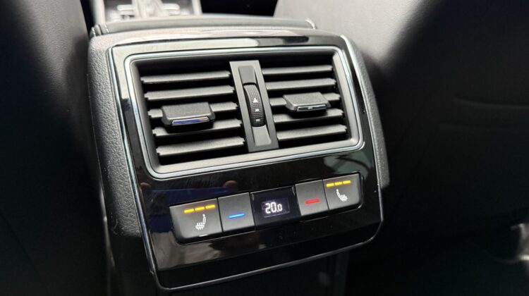 Superb 2.0TSI Sportline 4×4 Pano 19″ AHK Canton