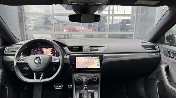 Superb 2.0TSI Sportline 4×4 Pano 19″ AHK Canton