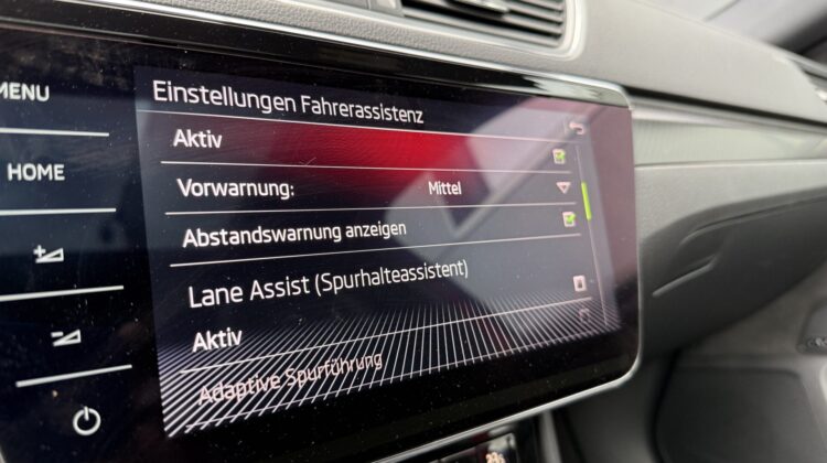 Superb 2.0TSI Sportline 4×4 Pano 19″ AHK Canton