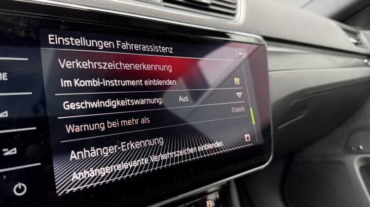 Superb 2.0TSI Sportline 4×4 Pano 19″ AHK Canton