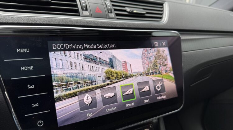 Superb 2.0TSI Sportline 4×4 Pano 19″ AHK Canton