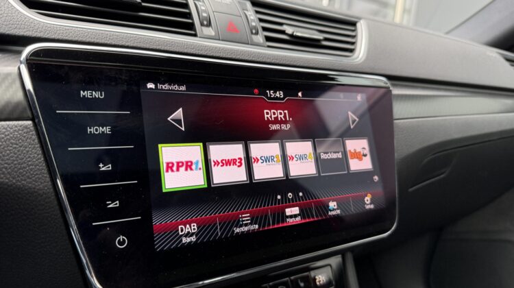 Superb 2.0TSI Sportline 4×4 Pano 19″ AHK Canton