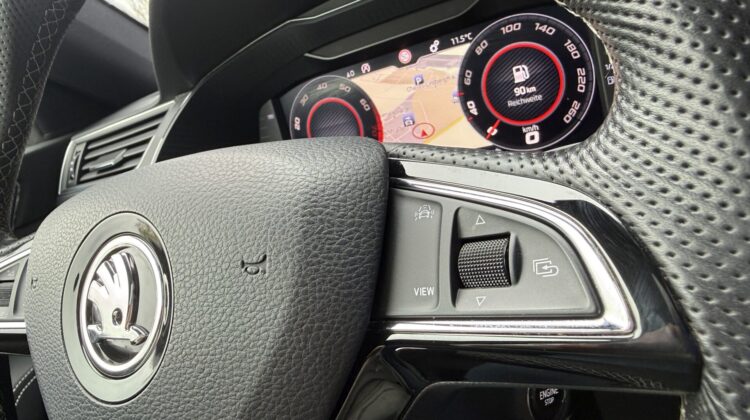 Superb 2.0TSI Sportline 4×4 Pano 19″ AHK Canton