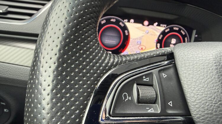 Superb 2.0TSI Sportline 4×4 Pano 19″ AHK Canton