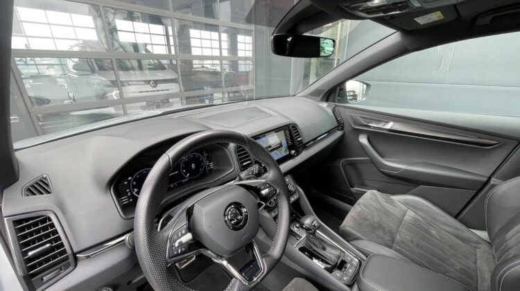 Karoq 2,0TSi Sportline 4×4 Pano AHK19″ Kam Leder